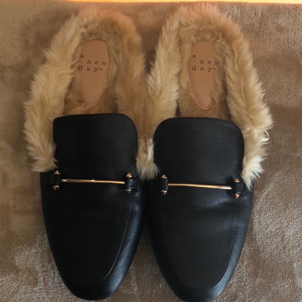 Fur slide on Mules